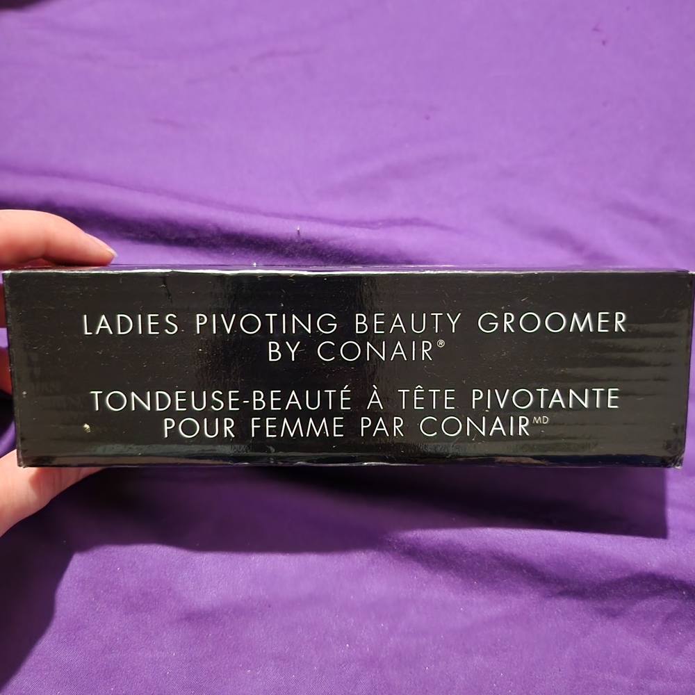 Ladies Pivoting Beauty Groomer - Black